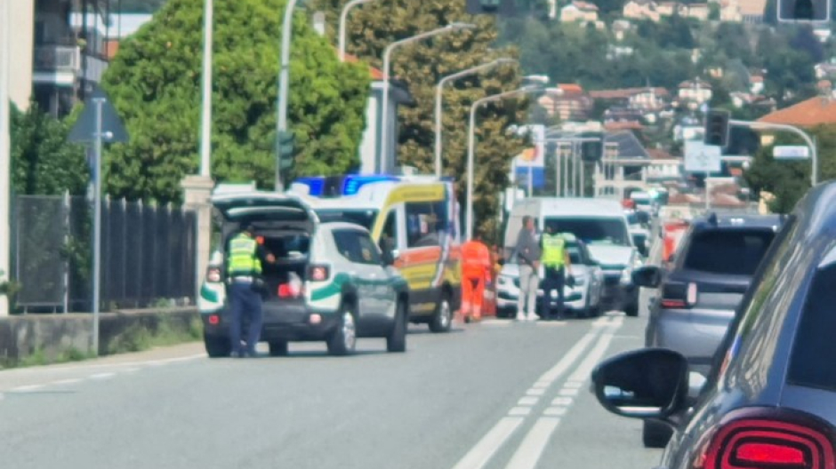 Furgone tampona auto e moto: tre feriti e un denunciato per ebbrezza