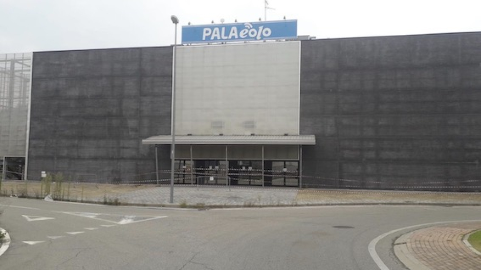 Castelletto Ticino, palazzetto verso una possibile riapertura