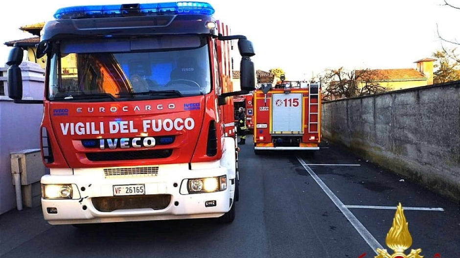 Vento ad Andorno, pianta cade sull'auto in sosta