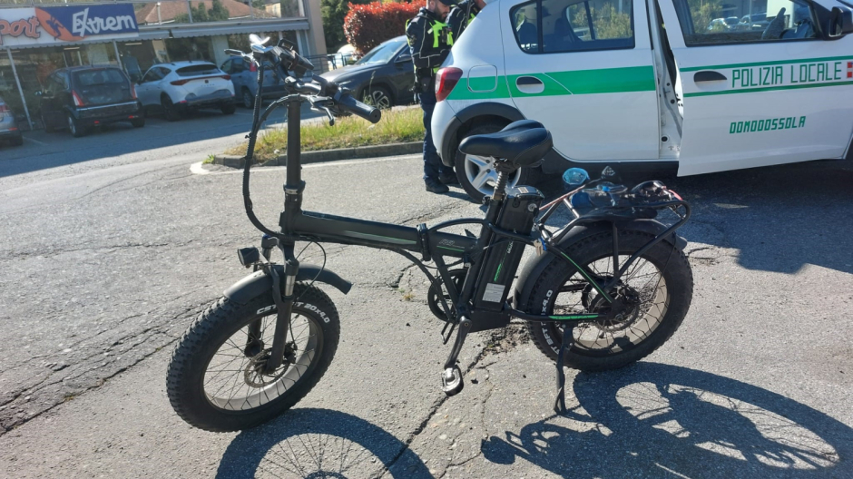 E-bike troppo veloci: la legge le considera ciclomotori — e le multe sono salate