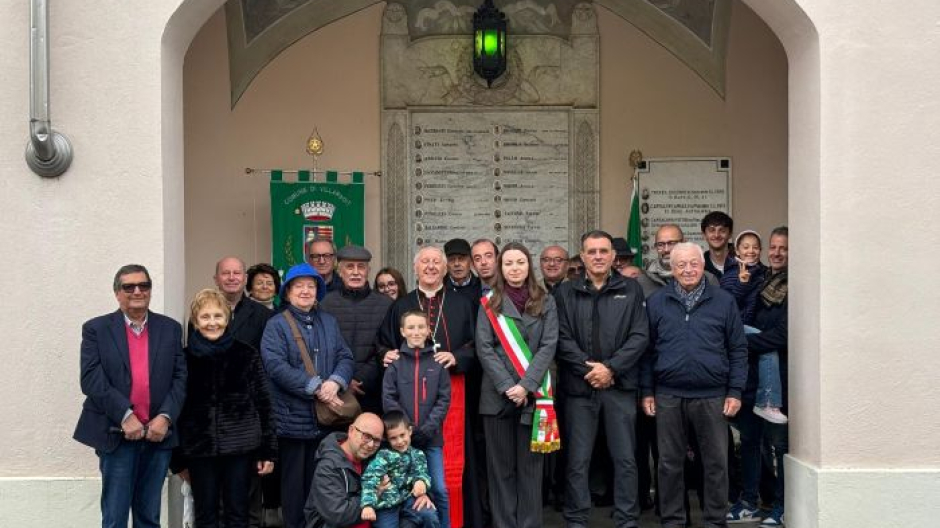 A Villarboit la visita del cardinal Versaldi