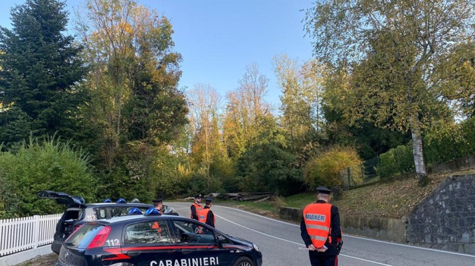 Ruba cosmetici all'Esselunga: fermato un giovane