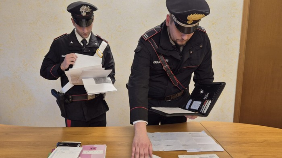 Minorenni rubano un estintore e lo sversano sulle barche del porto