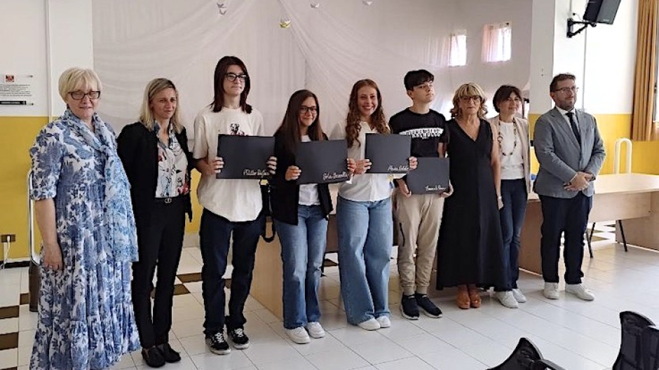 Assegnate le borse di studio Sarpom all'IC “P. Ramati” di Cerano