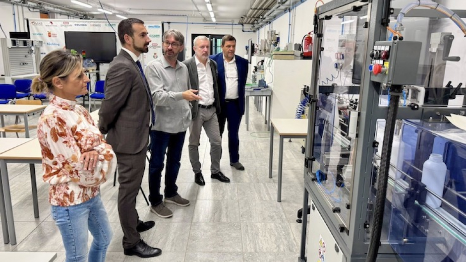 Primo giorno di scuola, visita ad Oleggio dell'assessore regionale Marnati