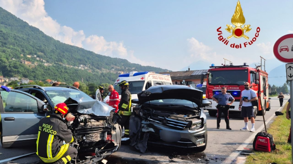 Incidente sulla provinciale tra Domo e Villa: tre persone in ospedale, strada chiusa