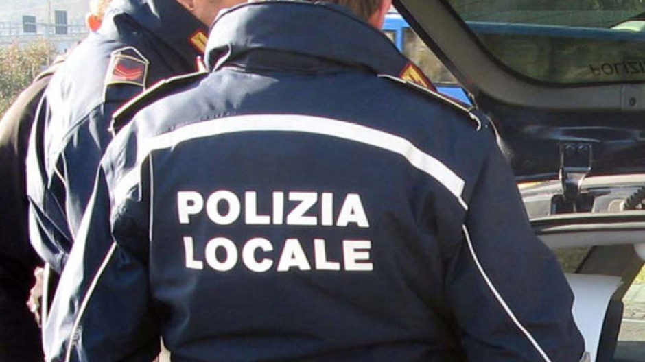 Domodossola, arredi danneggiati nel centro storico: denunciati due minorenni