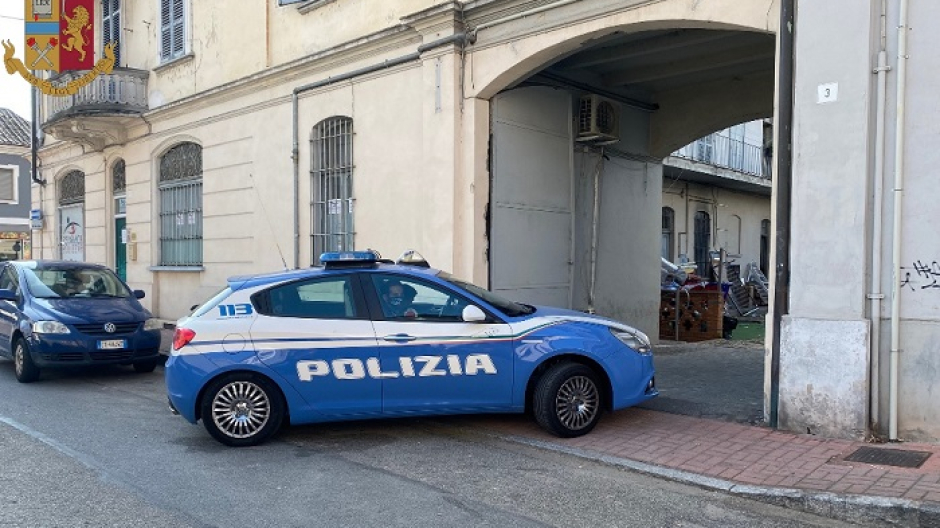 Automobilista ubriaco provoca incidente e aggredisce i poliziotti