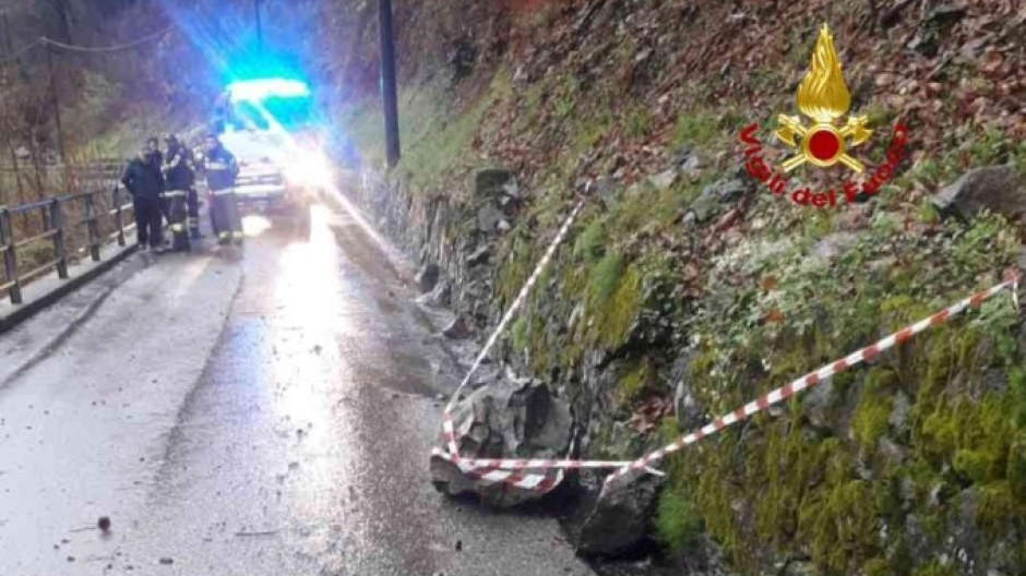 Caduta massi sulla strada a Balmuccia