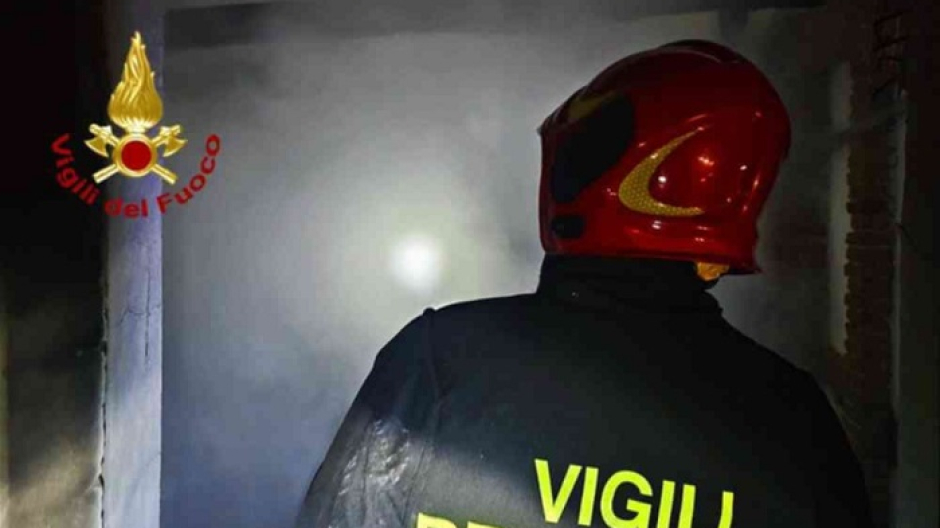 Incendio tetto a Vercelli la scorsa notte