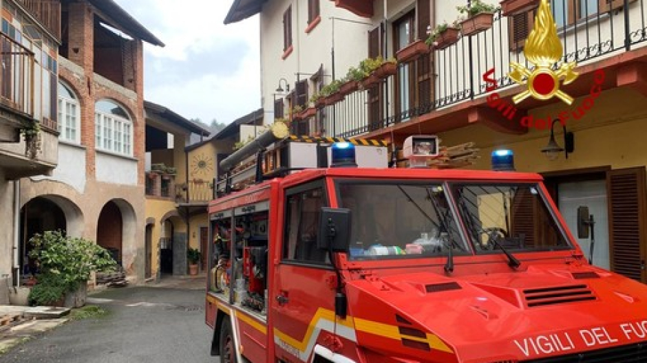 Canna fumaria a fuoco a Borgosesia