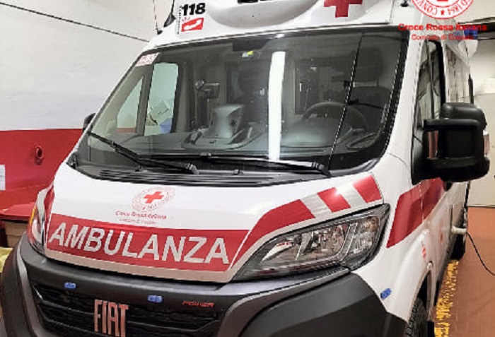 Alla rotonda di Ponderano scontro auto e moto: ferito un ragazzo